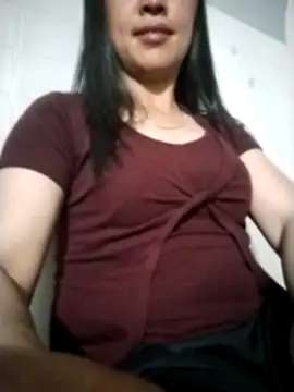 Snapshot of Lisa-aa chatting on May 4, 2026, 1:29 pm Lisa-aa online show from May 4, 2026, 1:29 pm