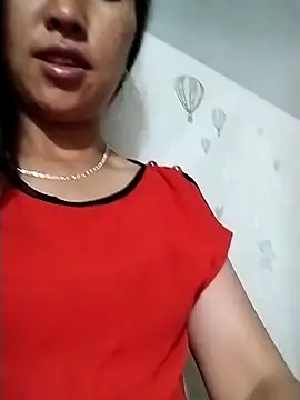 Snapshot of Lisa-aa chatting on May 5, 2026, 10:29 pm Lisa-aa online show from May 5, 2026, 10:29 pm