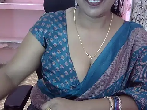 Rubi 012 online show from April 11, 2026, 7:35 am