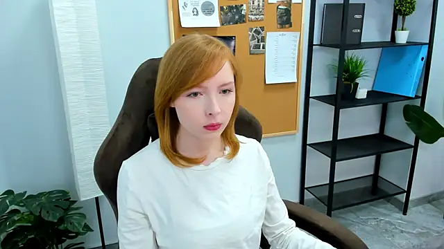 CherryCrushLove online show from May 6, 2026, 6:41 am