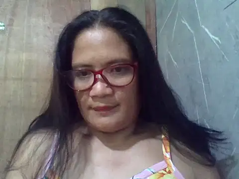 Snapshot of PinayZaira chatting on May 13, 2026, 11:33 pm PinayZaira online show from May 13, 2026, 11:33 pm