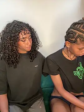 Sun lynx Love online show from April 15, 2026, 6:26 pm