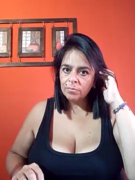 lucianamorocha online show from April 8, 2026, 2:06 pm