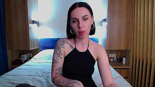 Snapshot of Sour_Berry_ chatting on May 14, 2026, 4:25 pm Sour Berry online show from May 14, 2026, 4:25 pm