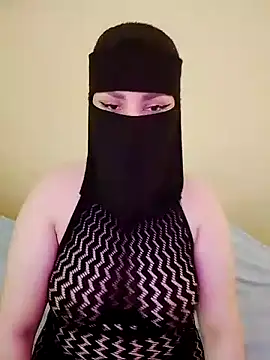 Queen Lola online show from May 15, 2026, 2:46 pm