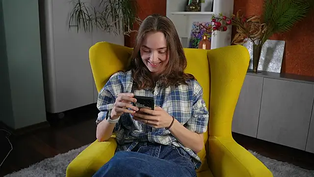 MoiraGleitz online show from April 18, 2026, 11:47 am