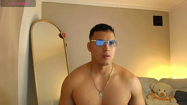 Maxi and Ares online show from April 5, 2026, 7:11 pm