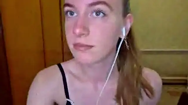 DonnaKuc online show from May 6, 2026, 6:08 am