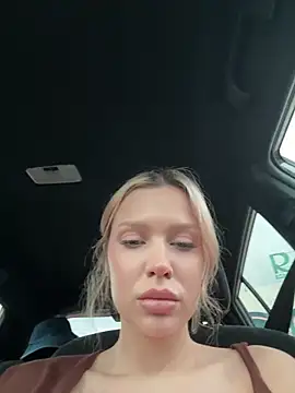 Girl-Mia online show from June 2, 2026, 4:25 am