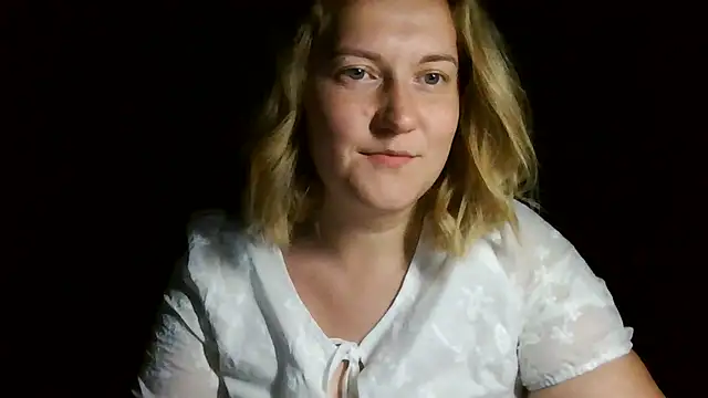 Snapshot of TinaKittyX chatting on May 31, 2026, 9:05 pm TinaKittyX online show from May 31, 2026, 9:05 pm