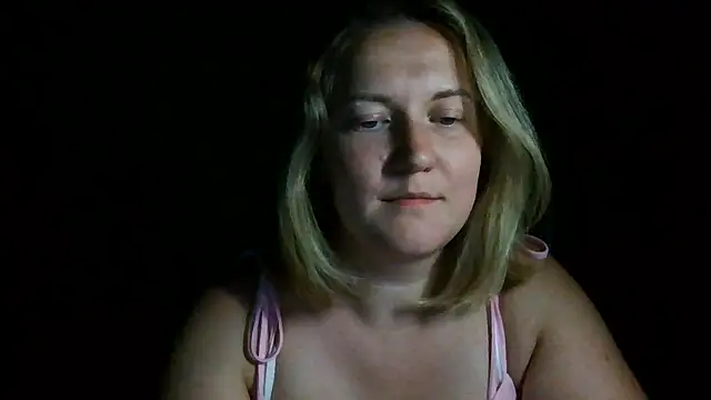 Snapshot of TinaKittyX chatting on July 4, 2026, 9:54 pm TinaKittyX online show from July 4, 2026, 9:54 pm