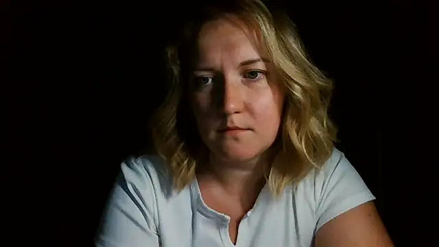 Snapshot of TinaKittyX chatting on July 5, 2026, 8:49 pm TinaKittyX online show from July 5, 2026, 8:49 pm