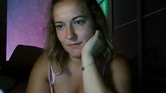 Snapshot of TinaKittyX chatting on July 28, 2026, 8:52 pm TinaKittyX online show from July 28, 2026, 8:52 pm