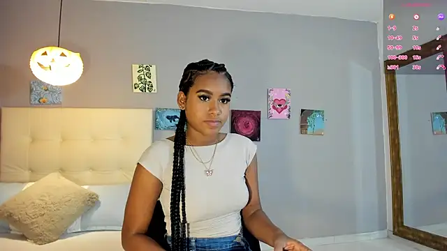 Snapshot of Melaniaa_Roussee chatting on May 11, 2026, 2:17 am Melaniaa Roussee online show from May 11, 2026, 2:17 am