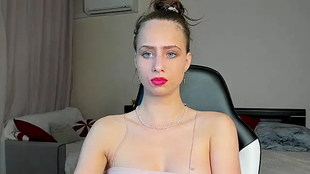 LoveBettie online show from July 10, 2026, 2:52 pm