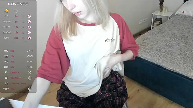 Snapshot of MiaKimiko chatting on May 21, 2026, 2:18 am MiaKimiko online show from May 21, 2026, 2:18 am