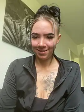 zoeelinks online show from April 14, 2026, 10:10 am