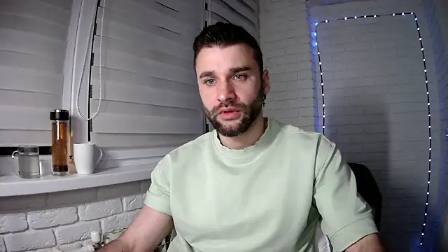 Snapshot of DaddySlava chatting on April 18, 2026, 7:29 pm DaddySlava online show from April 18, 2026, 7:29 pm