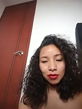 Snapshot of Wolfamara chatting on June 3, 2026, 7:41 pm Wolfamara online show from June 3, 2026, 7:41 pm