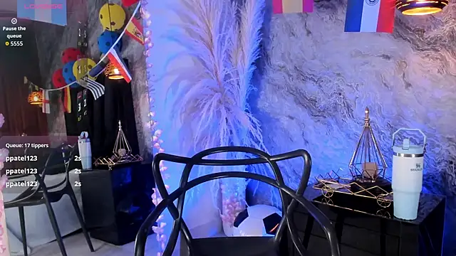 Kendall Rous  online show from July 14, 2026, 2:05 am