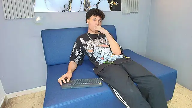 GOMEZZ 07 online show from April 7, 2026, 7:36 pm