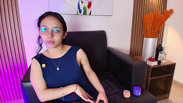 DaphneValucci online show from May 1, 2026, 8:46 pm