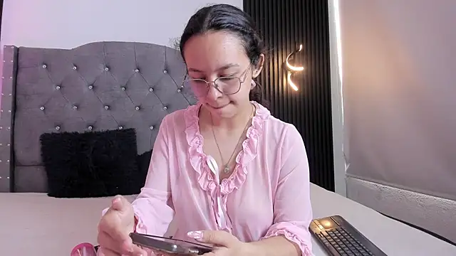 DaphneValucci online show from May 8, 2026, 8:14 pm