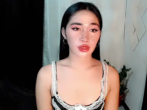 Snapshot of urasiankylie chatting on May 6, 2026, 3:17 pm urasiankylie online show from May 6, 2026, 3:17 pm