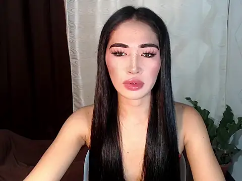 Snapshot of urasiankylie chatting on May 23, 2026, 1:37 pm urasiankylie online show from May 23, 2026, 1:37 pm