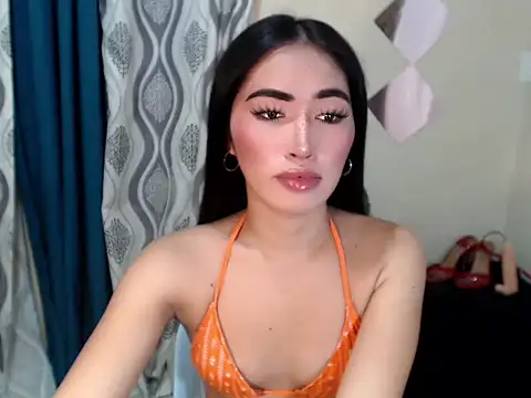 Snapshot of urasiankylie chatting on May 25, 2026, 5:19 pm urasiankylie online show from May 25, 2026, 5:19 pm