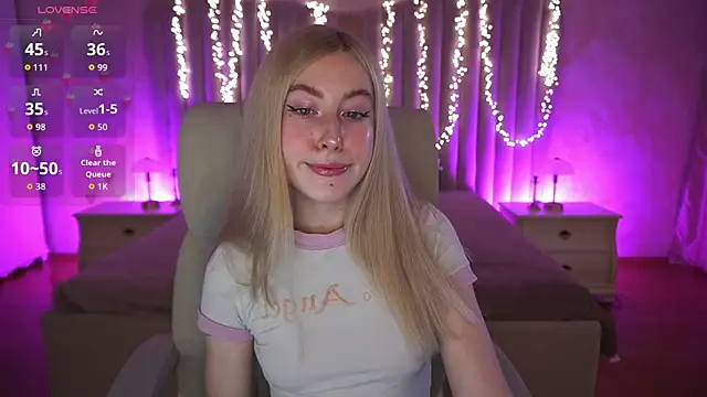 MelaniiePlay online show from April 8, 2026, 1:00 pm
