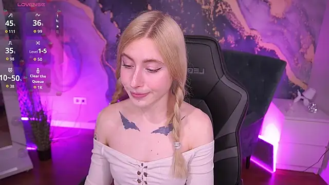 Snapshot of MelaniiePlay chatting on April 20, 2026, 1:14 pm MelaniiePlay online show from April 20, 2026, 1:14 pm