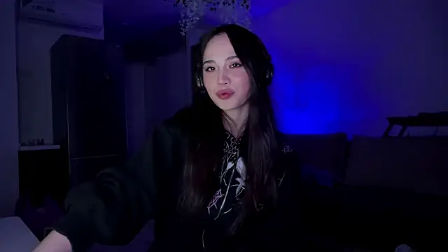 Elizabetswan online show from April 10, 2026, 9:30 pm