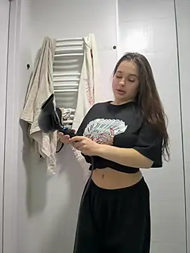 MonikaLoveXx online show from April 6, 2026, 11:55 am