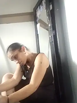 vegonicarouge online show from April 13, 2026, 7:52 pm