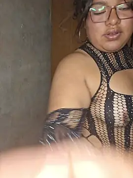 Snapshot of Curlysexy22 chatting on June 8, 2026, 9:37 pm Curlysexy22 online show from June 8, 2026, 9:37 pm