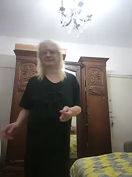 Snapshot of MatureElegantWidow chatting on June 18, 2026, 11:42 pm MatureElegantWidow online show from June 18, 2026, 11:42 pm