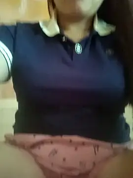 Snapshot of -Luni- chatting on April 6, 2026, 7:09 am -Luni- online show from April 6, 2026, 7:09 am