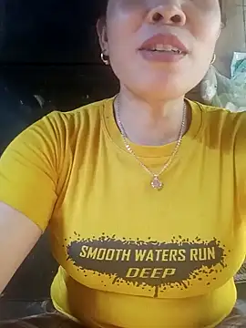 Snapshot of -Luni- chatting on April 11, 2026, 8:40 am -Luni- online show from April 11, 2026, 8:40 am