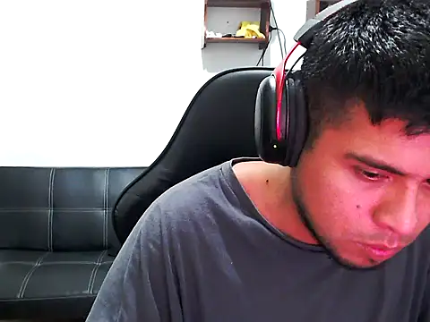 axellrz  online show from April 7, 2026, 2:34 am