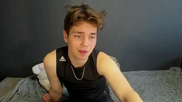 zeriax online show from April 11, 2026, 1:43 am