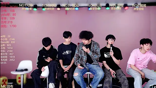 Snapshot of w-lucky02 chatting on April 8, 2026, 8:03 am w-lucky02 online show from April 8, 2026, 8:03 am