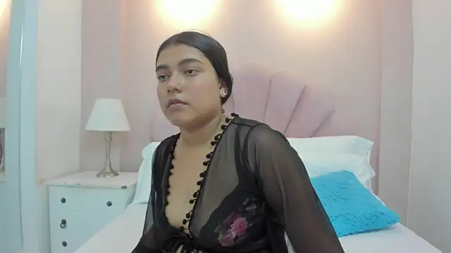 Snapshot of Amber-Rousee chatting on April 4, 2026, 2:47 pm Amber-Rousee online show from April 4, 2026, 2:47 pm