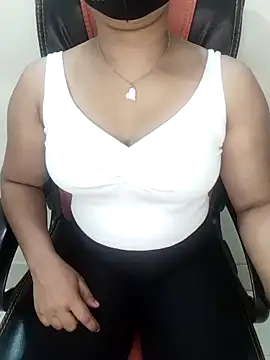 cute-bird- online show from April 3, 2026, 4:16 pm