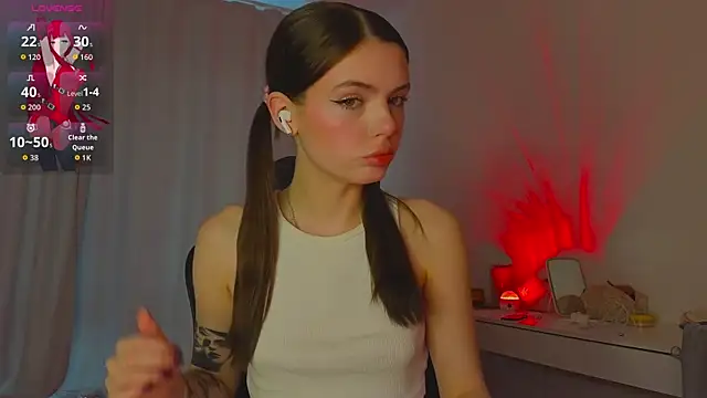 Snapshot of lillly_meow_ chatting on April 13, 2026, 4:18 am lillly meow online show from April 13, 2026, 4:18 am