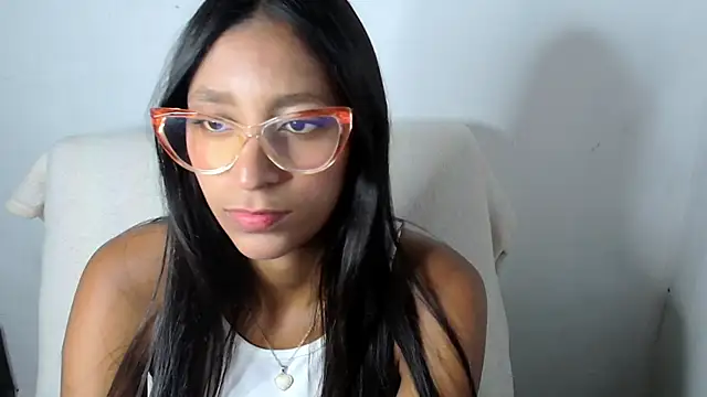 valenxx  online show from April 3, 2026, 6:39 pm