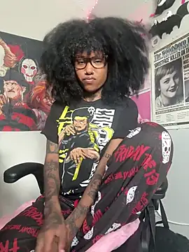 Snapshot of spookiebaddie chatting on July 2, 2026, 6:25 pm spookiebaddie online show from July 2, 2026, 6:25 pm
