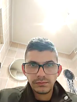 Snapshot of ENzFa chatting on April 4, 2026, 10:51 pm ENzFa online show from April 4, 2026, 10:51 pm