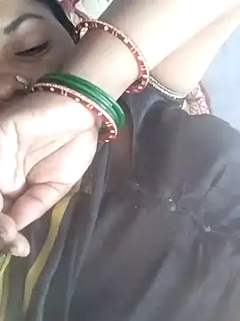 Snapshot of Desi_hot_bhabhi01 chatting on July 27, 2026, 8:21 am Desi hot bhabhi01 online show from July 27, 2026, 8:21 am
