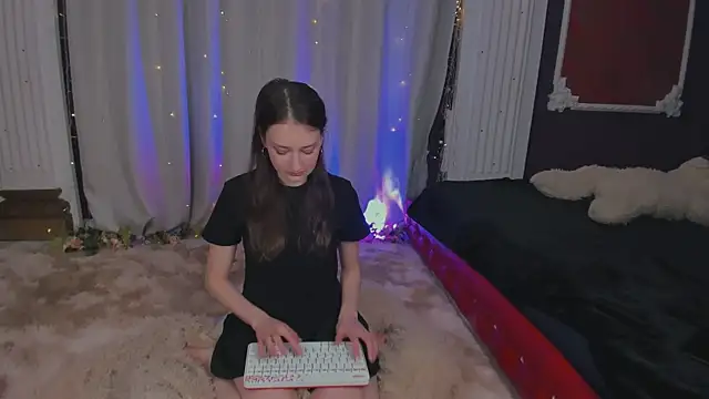  SummerLila online show from April 12, 2026, 1:49 pm